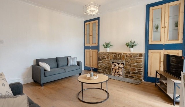 4-Bedroom Coastal Getaway in Pembroke Dock