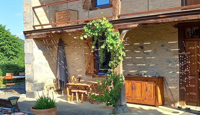 4 bedroom cottage in soueich