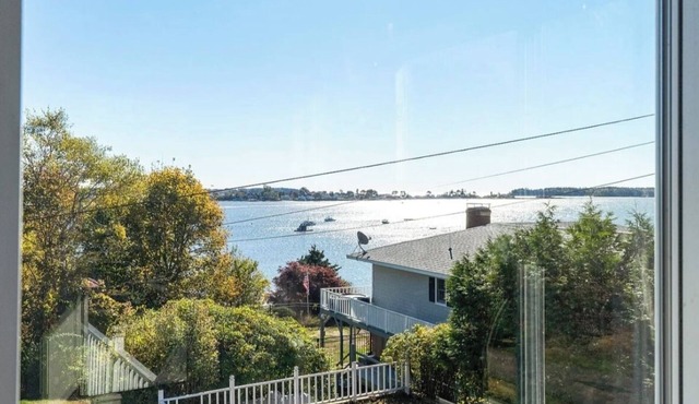 4-bedroom cottage in Harpswell with waterfront access to ash cove