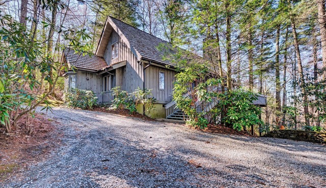 4 Bedroom Cottage located in the High Hampton community of Cashiers, NC - Gabel Cottage
