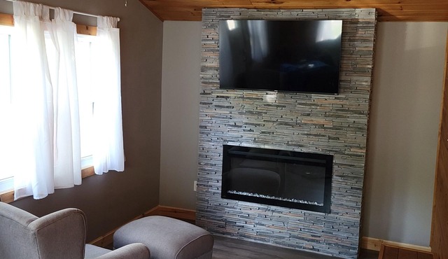 4 Bedroom Cottage - steps to beautiful Southampton Beach