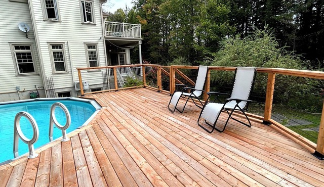 4 bedroom cottage with hot tub, heated pool, lake access, fire pit and game room