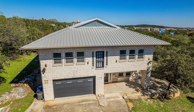 4-Bedroom Country Home in the Heart of San Antonio's Hills-n-Dale Neighborhood!