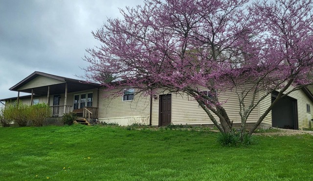 4-bedroom country house, AC, Close to Ohio University, Ohio Windy 9, Lg garage