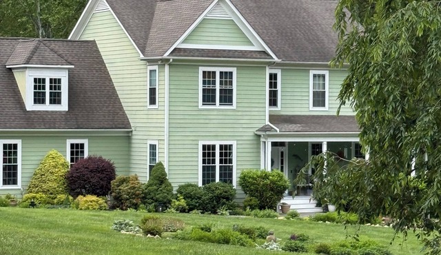 4-bedroom country home on 5 acres in peaceful Barboursville, no chemical hot tub