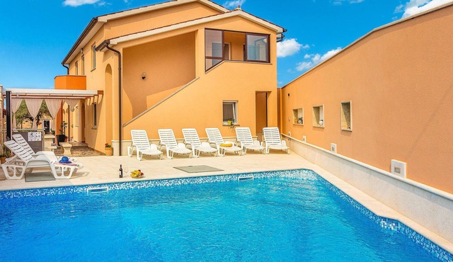 4 bedroom cozy apartment in Galizana