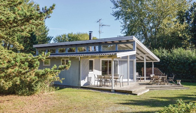 4 bedroom cozy home in Sjællands Odde