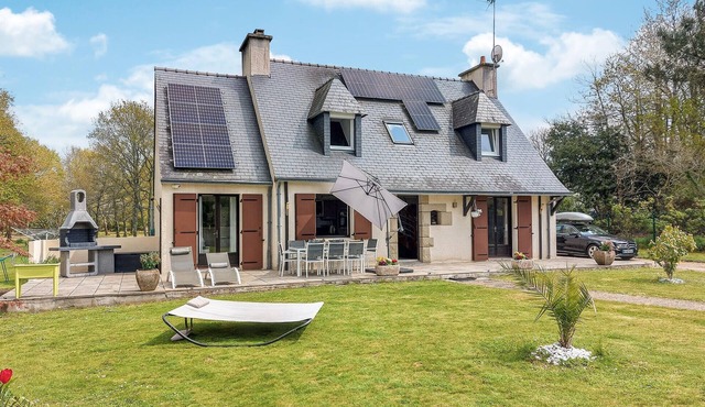 4 bedroom cozy home in Riec-sur-Belon