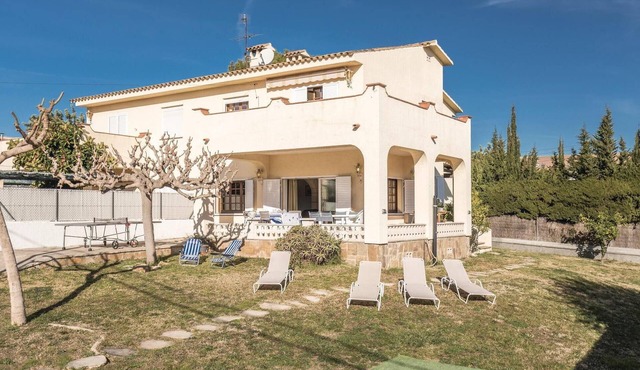 4 bedroom cozy home in Roda de Berà