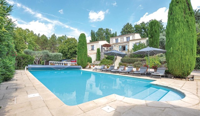 4 bedroom cozy home in Montauroux