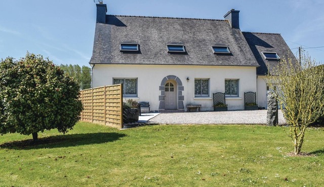 4 bedroom cozy home in Ploumilliau