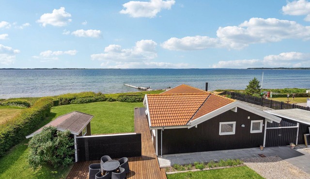 4 bedroom cozy home in Assens