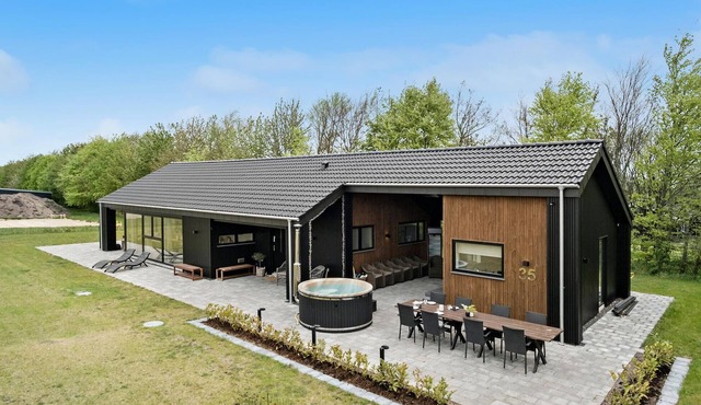 4 bedroom cozy home in Hadsund