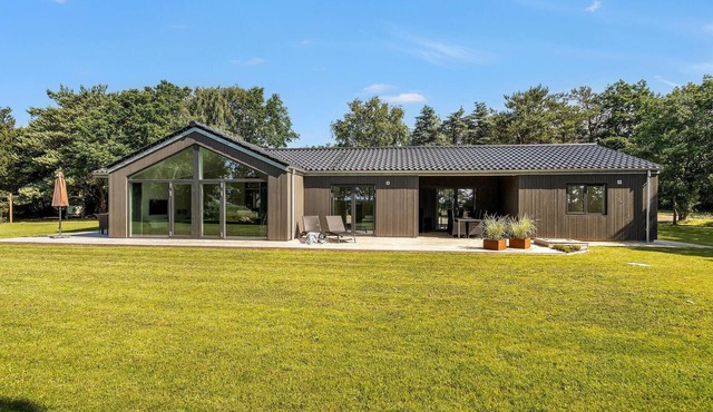 4 bedroom cozy home in Spøttrup