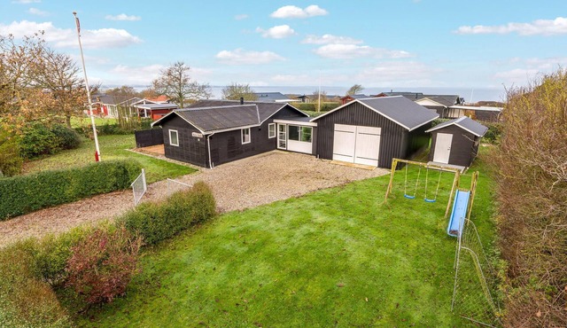 4 bedroom cozy home in Vinderup