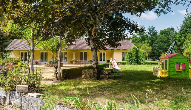 4 bedroom cozy home in La Douze