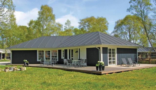 4 bedroom cozy home in Grenaa