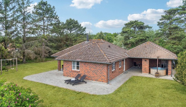 4 bedroom cozy home in Rødby