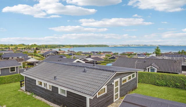 4 bedroom cozy home in Rønde