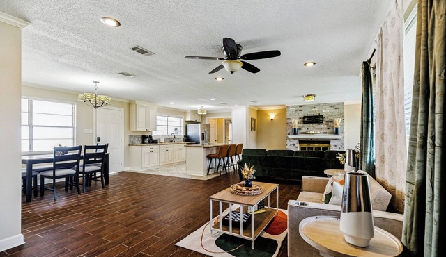 4-bedroom Cozy Home in Gonzales