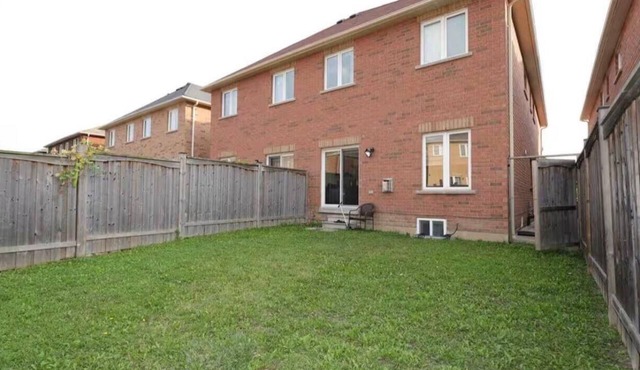 4 BEDROOM COZY HOUSE IN MISSISSAUGA FOR LARGE FAMILIES/GROUPS - 5 MINS TO MALLS