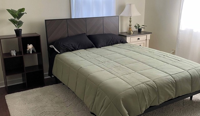 4-bedroom cozy house in Laureldale with WiFi, AC and off-street parking.