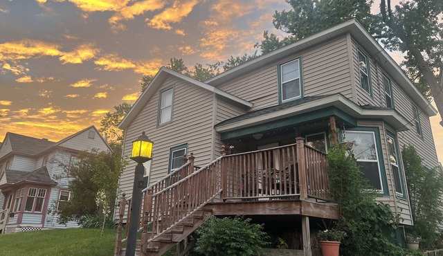4-Bedroom Cozy Spacious Home in Historic Vine Neighborhood in Downtown Kalamazoo