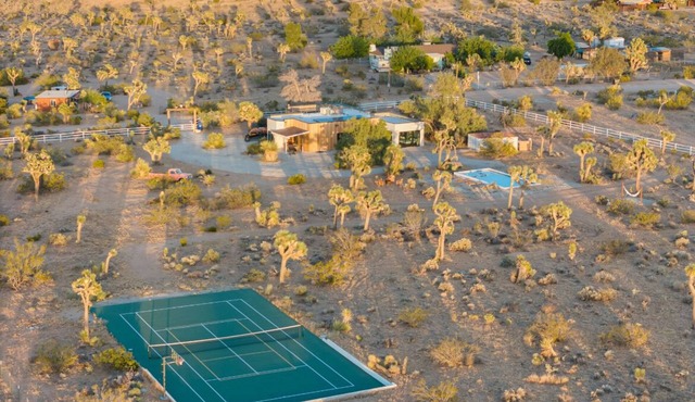 4-Bedroom Desert Oasis With Pool & Tennis Court