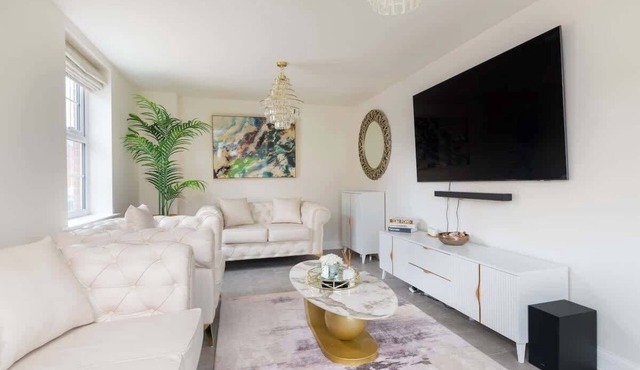 4 Bedroom Detached House