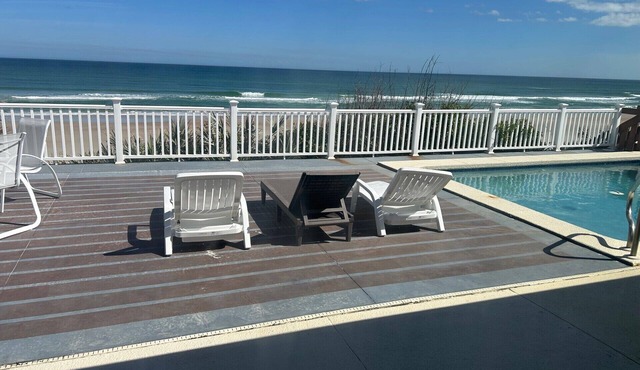 4-bedroom direct beachfront. Non-drive beach with pool in fabulous Daytona Beach