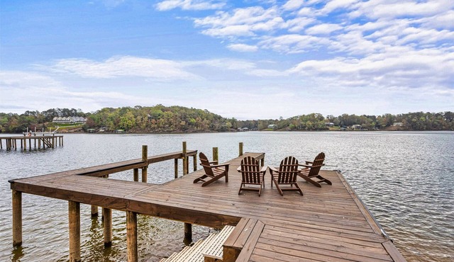 4 Bedroom Dockside Dream on Lake Martin