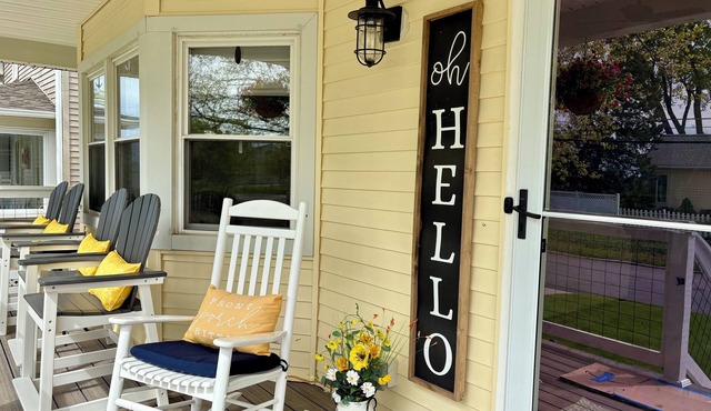 4 bedroom Dog Friendly Lake house, in charming beach town of Fairport Harbor