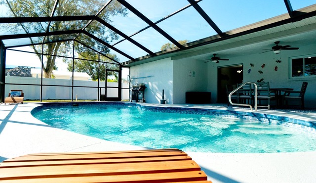 4-Bedroom Dog-Friendly Home, Just 13 Miles from Siesta Key Beach! Private Pool