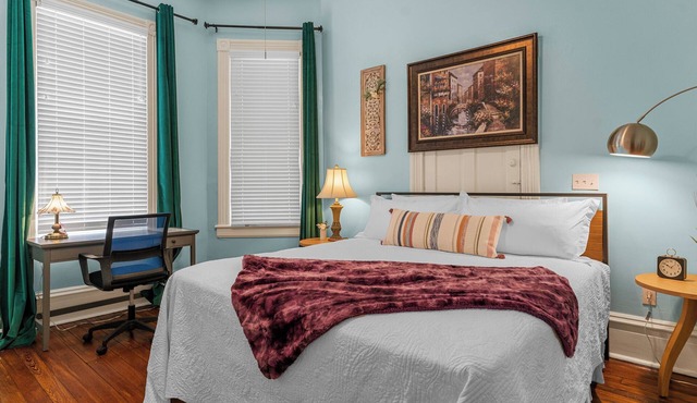 4-Bedroom Entire home by Forsyth Park with private parking