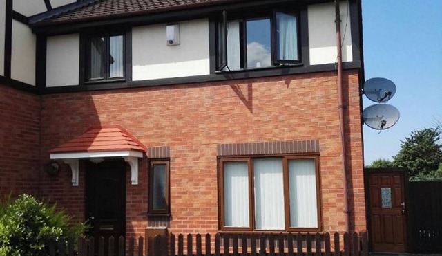 4 BEDROOM ENTIRE HOUSE NEAR MANCHESTER CITY STADIUM