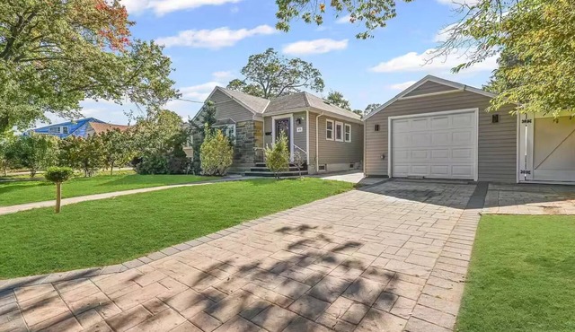 4-bedroom Entire home in Valley Stream NY, 10 Min to JFK Near Shopping & NYC