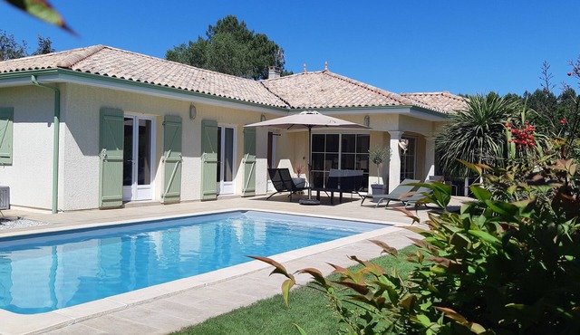 4-bedroom family villa heated pool near ocean fenced garden