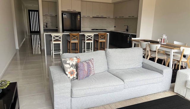 4-bedroom Family home/WFH vacation living in Tarneit, West Melbourne