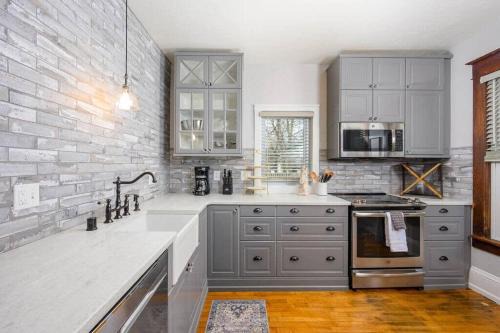 4 Bedroom Family Home - Downtown Lawrence University