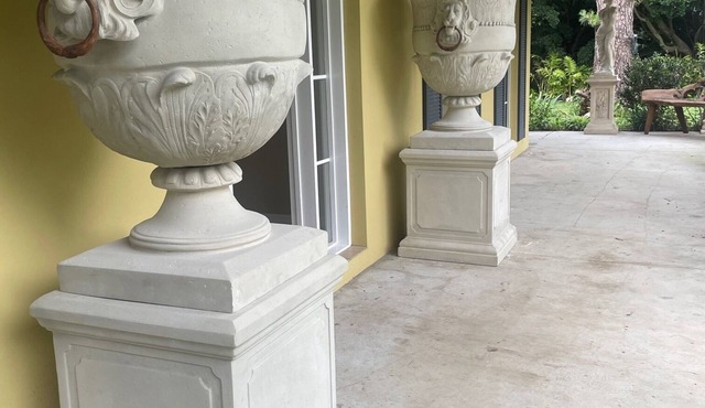 4 Bedroom family size Homestead with pool