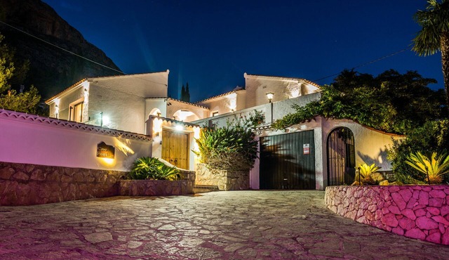 4 Bedroom Family Villa with Pool