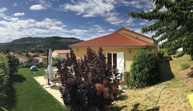 4-bedroom family villa with Massif Sancy view