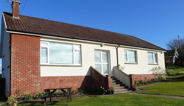 4 bedroom Farm Bungalow In Ayrshire Countryside With Big Garden & Beautiful View