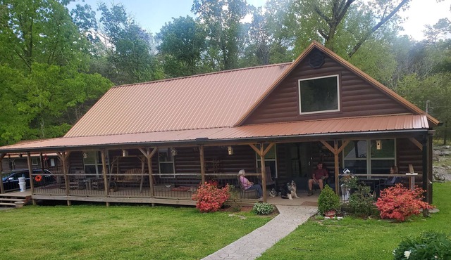 4 bedroom farmhouse within walking distance to Norris Lake