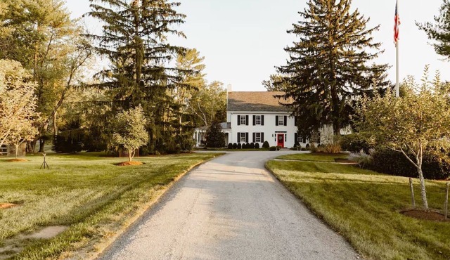 4-bedroom farmhouse in beautiful Hopewell; 8 miles from Princeton University.