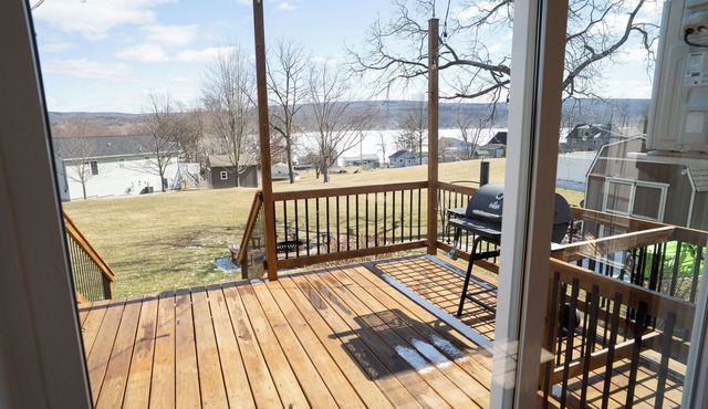 4-bedroom Farmhouse near Sandy Bottom Park