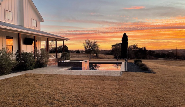 4-bedroom farmhouse on 15 acres in Brenham with fishing pond and pool