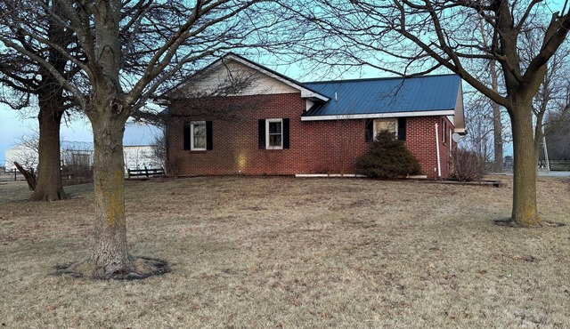 4 bedroom farmhouse in Gibson City