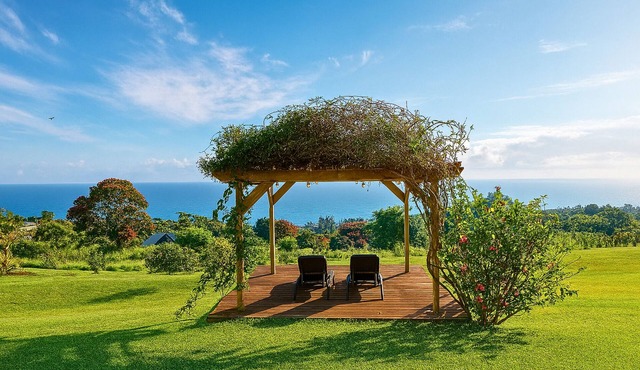 4 Bedroom Farmhouse + Guesthouse Retreat 180° Ocean Views North Hilo Sleeps 12