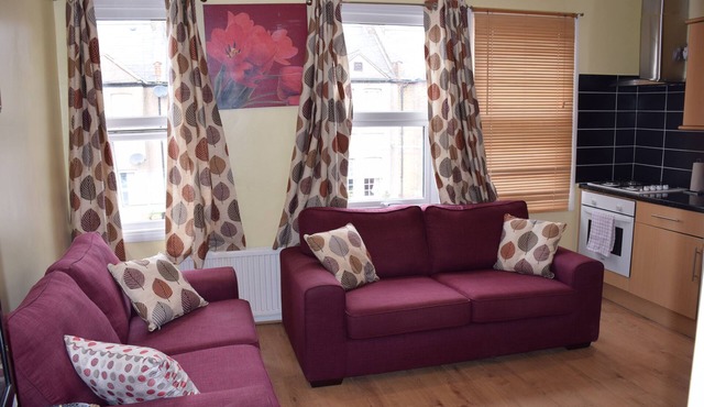 4 Bedroom Flat, 2 Bathrooms, tube station 7 min. walk, City 20 min. by Tube